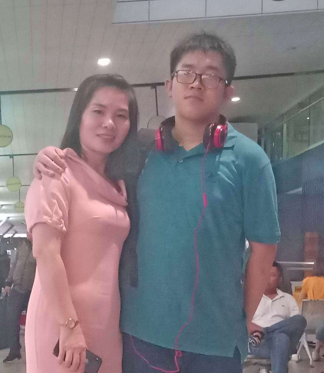 Nam sinh co diem cao nhat Olympic Toan quoc te sang Singapore du hoc-Hinh-2