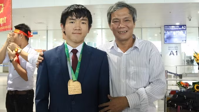 Nam sinh co diem cao nhat Olympic Toan quoc te sang Singapore du hoc