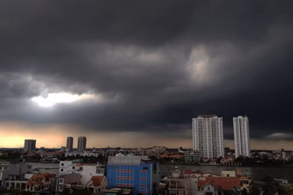 Du bao thoi tiet 22/7: Ha Noi ngay nang dem mua co dong loc