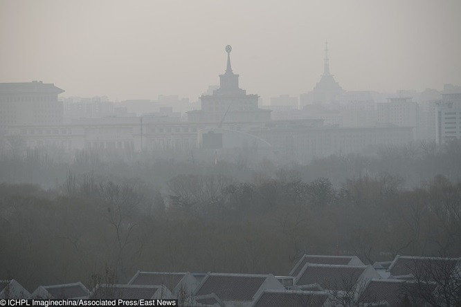 8. Khói pháo sau lễ hội mùa xuân được cho là nguyên nhân gây ô nhiễm không khí nặng nề bao trùm Bắc Kinh và các tỉnh lân cận vào tháng 2/ 2019.