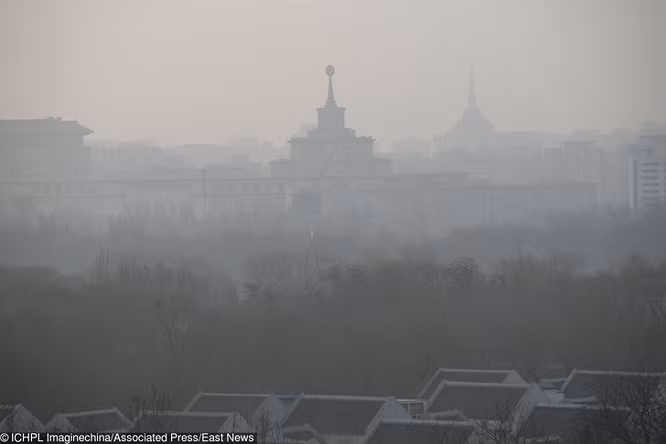 8. Khói pháo sau lễ hội mùa xuân được cho là nguyên nhân gây ô nhiễm không khí nặng nề bao trùm Bắc Kinh và các tỉnh lân cận vào tháng 2/ 2019.