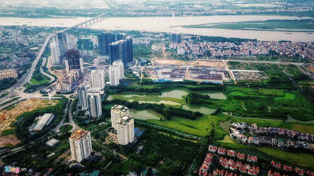 Trong tương lai dự kiến khu Ciputra cũng sẽ được hưởng lợi từ trục đường Nguyễn Văn Huyên kéo dài. Những năm gần đây, nhiều chung cư cao tầng đang mọc lên ngày càng nhiều ở Ciputra và bán với giá đắt đỏ từ 60-70 triệu đồng/m2.