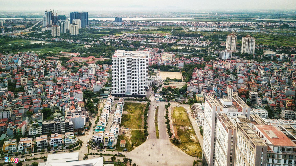 Sau khi đi qua khu Ngoại giao đoàn, dự kiến trục đường Nguyễn Văn Huyên sẽ đi qua khu Xuân La, Xuân Đỉnh rồi tới khu đô thị Ciputra. Tuy nhiên đoạn đường này vẫn chưa được xây dựng.