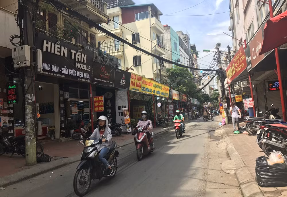 Theo kế hoạch, đề án này có 3 giai đoạn; trong đó, giai đoạn 1 là cắm cột và đồng bộ hóa biển hiệu. Giai đoạn 2 sẽ triển khai thực hiện thanh thải, xử lý dây điện, dây viễn thông. Giai đoạn 3 là cải tạo mặt đường, vỉa hè.