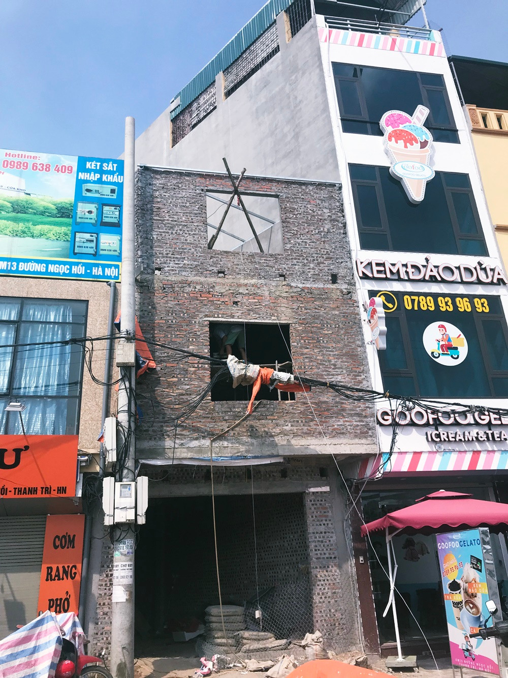 Trong đó, có ngôi nhà này thể hiện hình thù "kỳ dị" rõ nhất so với những ngôi nhà còn lại.