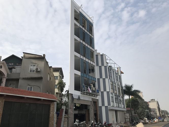 Một ngôi nhà siêu mỏng, nhìn như "lưỡi dao" khổng lồ hình thành bên dự án đường Phạm Văn Đồng. (Ảnh: Tiền Phong).