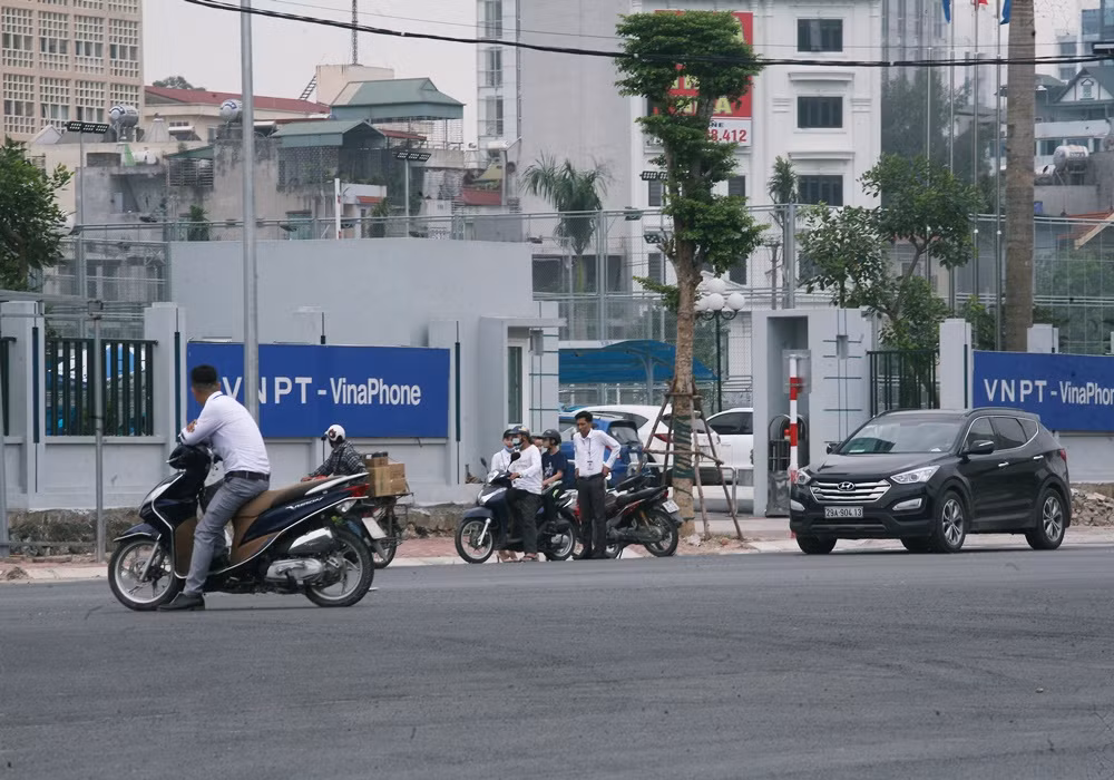 Thị trường địa ốc quanh tuyến đường Nguyễn Văn Huyên kéo dài đang rất nhộn nhịp.