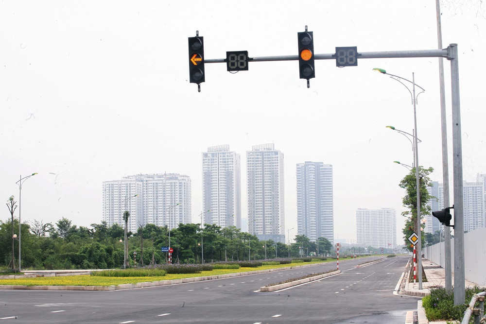 Ha Noi: Co dat san khach nhon nhip tren duong Nguyen Van Huyen 