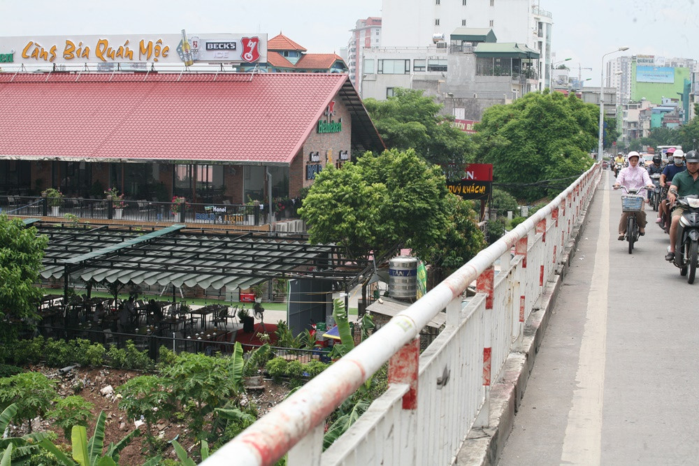 “Qua mat” phuong, quan nhau xay dung tren hanh lang thoat lu song Hong?-Hinh-3