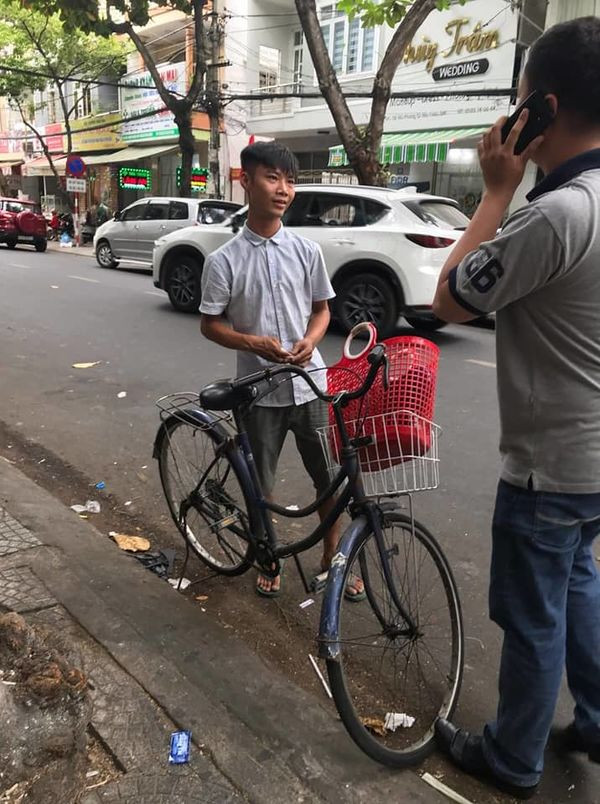 'Chat chem' du khach hon 300.000 dong, nam thanh nien nhan ket dang