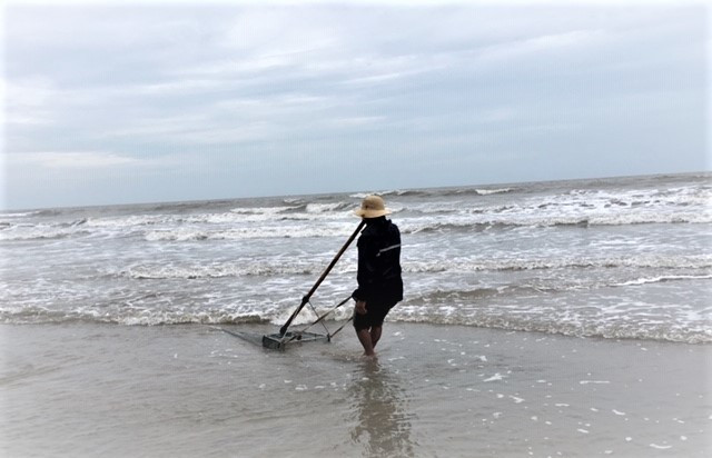 Nguoi dan ong xach bao tai kiem tien trieu moi ngay khien ai cung kinh ngac-Hinh-5