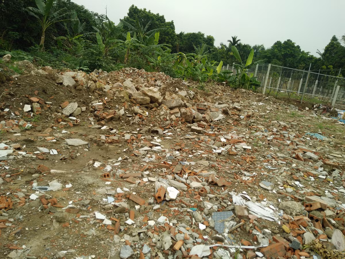 Diện tích đất được san lấp, tiếp tục có dấu hiệu phân lô, bán nền.