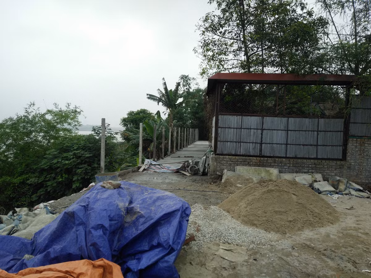 Loat cong trinh xay trai phep, lan chiem hanh lang de song Hong nhu the nao?