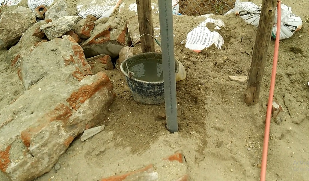 Vị trí giếng nước khoan đã được lắp ống dẫn, giăng điện để sử dụng.