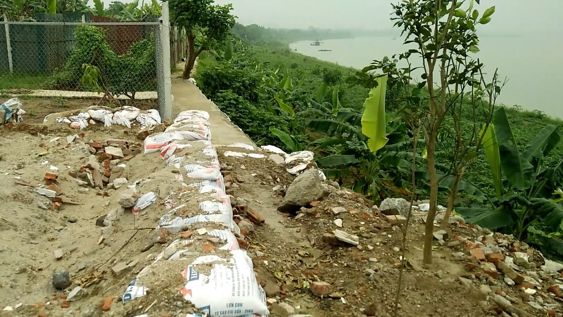 Hành lang thoát lũ sông Hồng đang bị đe dọa rõ rệt.