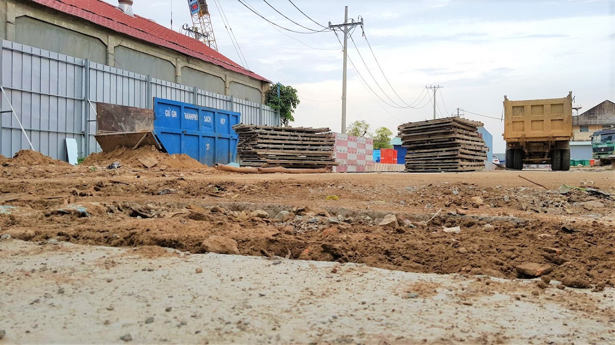 TP chi thêm 500 tỷ để sửa chữa, nâng cấp đường Nguyễn Hữu Cảnh. Việc thi công dự kiến hoàn thành vào tháng 9/2020. Đoạn đường này cũng "gánh" hàng chục dự án cao ốc.