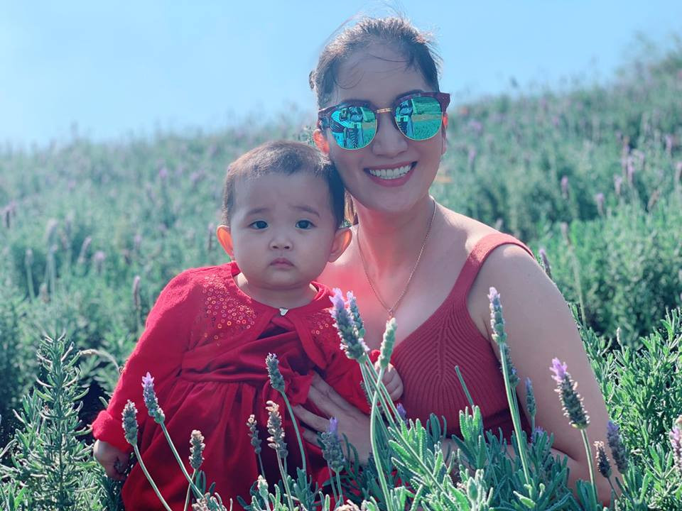 Dịp Tết Nguyên đán vừa qua, Phan Hiển và Khánh Thi đưa cả gia đình đi du lịch. Cặp đôi rất yêu thích thành phố Đà Lạt nên thường xuyên lên đây trong những dịp nghỉ ít ngày.