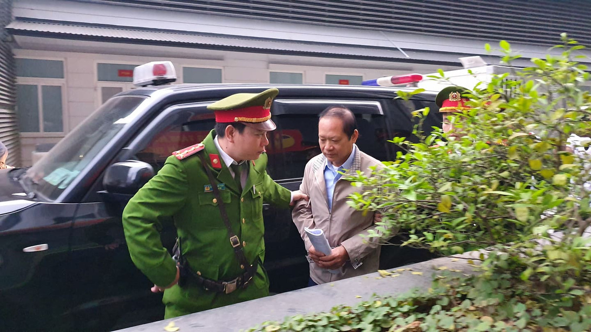 Trương Minh Tuấn - nguyên Bộ trưởng Bộ TT&amp;TT; Phạm Đình Trọng - nguyên Vụ trưởng Vụ quản lý DN, Bộ TT&amp;TT; Võ Văn Mạnh -Giám đốc Công ty TNHH tư vấn đầu tư và thẩm định AMAX;