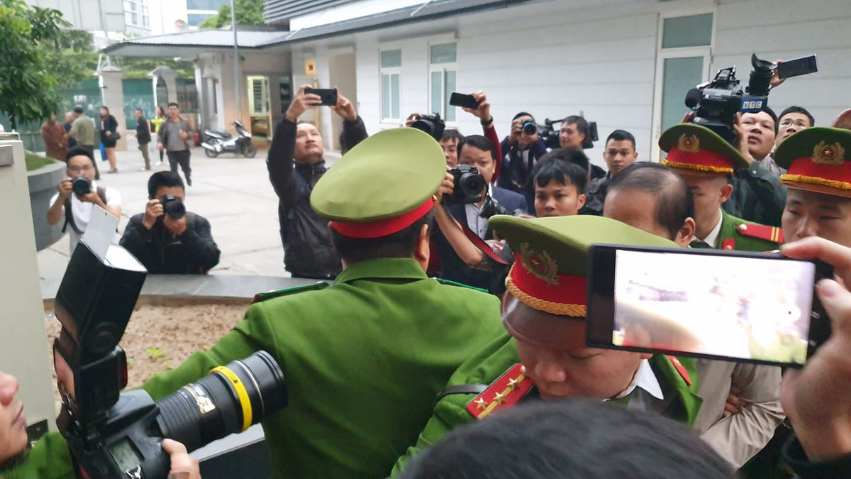 Theo cáo trạng truy tố, năm 2015, MobiFone thực hiện Dự án đầu tư dịch vụ truyền hình theo hình thức đầu tư vốn Nhà nước mua 95% cổ phần của AVG với số tiền 8.900 tỷ đồng. Đây là dự án thuộc nhóm A - thẩm quyền của Thủ tướng Chính phủ quyết định chủ trương đầu tư.