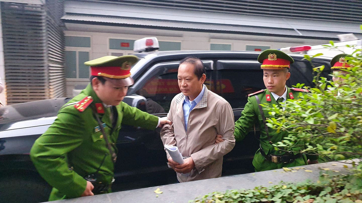 Tuy nhiên, trong quá trình thực hiện dự án đầu tư dịch vụ truyền hình của MobiFone các bị cáo ở mỗi vị trí, vai trò khác nhau tại MobiFone, Bộ TT&amp;TT, Công ty thẩm định giá AMAX đã có hành vi vi phạm pháp luật trong việc đề xuất dự án đầu tư, đánh giá về tài chính, kinh doanh của AVG.