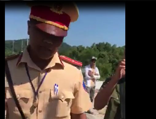 CSGT Phu Quoc khong deo the, khong co bien ten 