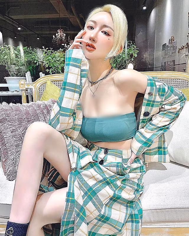 Cũng nhờ đặc điểm này, giữa bạt ngàn hot girl gợi cảm, người ta vẫn nhớ đến Diệp Ny Ny.