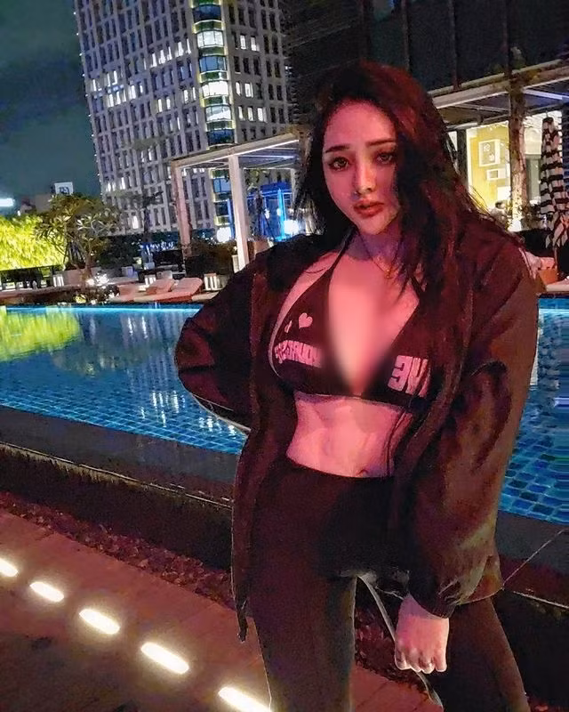 Trong mắt fan hâm mộ của nữ y tá, cô nàng quả thực là hot girl tài sắc vẹn toàn.