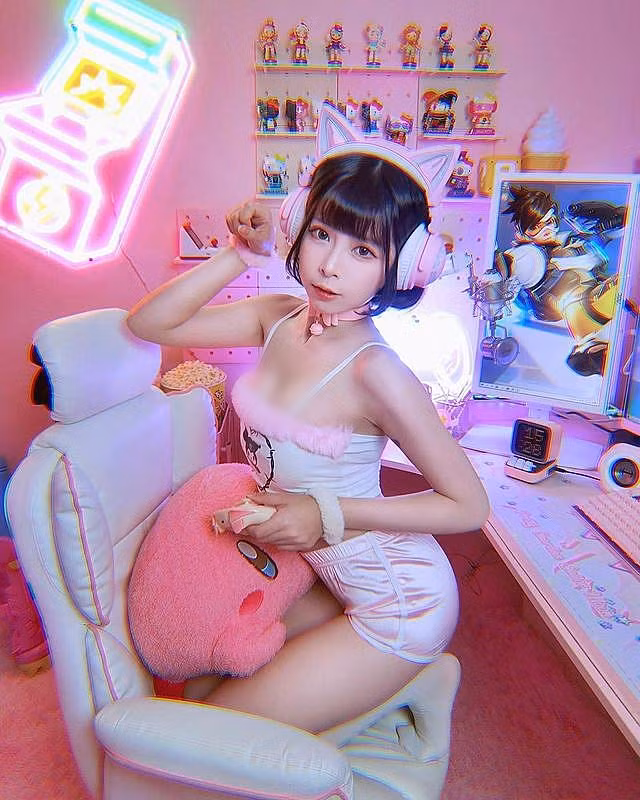 Tuy nhiên, cô nàng vẫn luôn nhận được sự ưu ái của mọi người vì họ cho rằng Triệu Vũ Kiều gợi cảm mà không phản cảm.