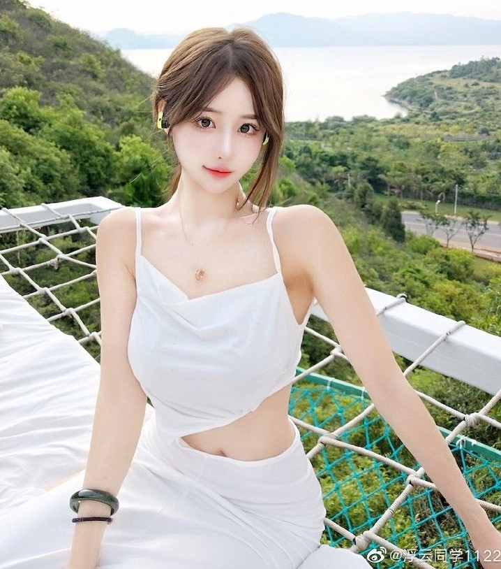 Cô nàng cũng được kỳ vọng sẽ sớm bật lên, trở thành hiện tượng mạng, tiến vào danh sách những hot girl top đầu của Trung Quốc.