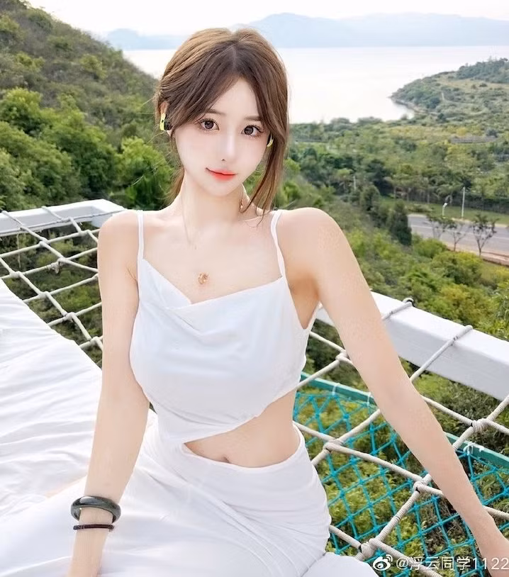 Cô nàng cũng được kỳ vọng sẽ sớm bật lên, trở thành hiện tượng mạng, tiến vào danh sách những hot girl top đầu của Trung Quốc.