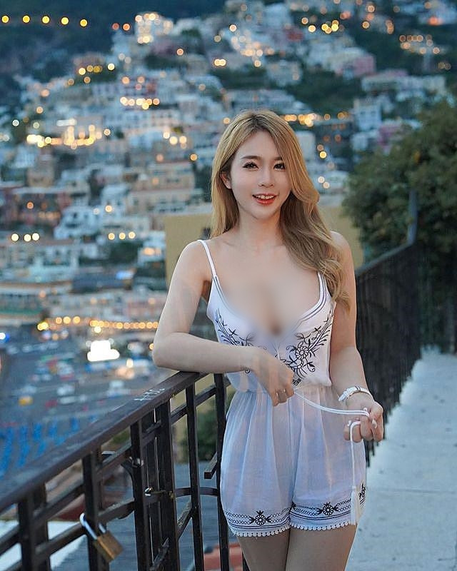 Là một trong những hot girl quyến rũ có tiếng, cô nàng chưa bao giờ ngại ngùng khi diện những set đồ thiếu vải.