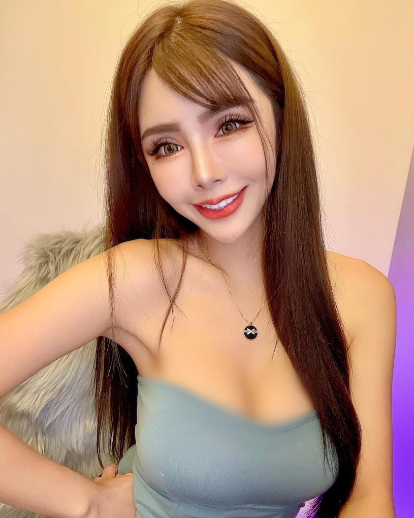 Hiện tại, ngoài làm người mẫu chuyên nghiệp, Huyên Huyên cũng là một streamer có tiếng.