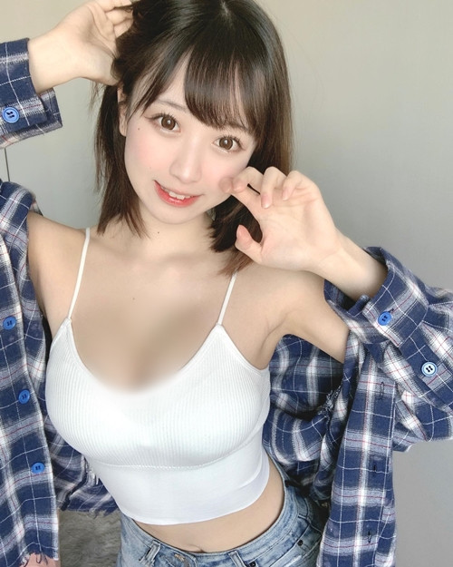 Fan hâm mộ của cô nàng cho rằng hot girl sở hữu khuôn mặt thiên thần, dáng hình yêu nữ, thực sự rất cuốn hút.