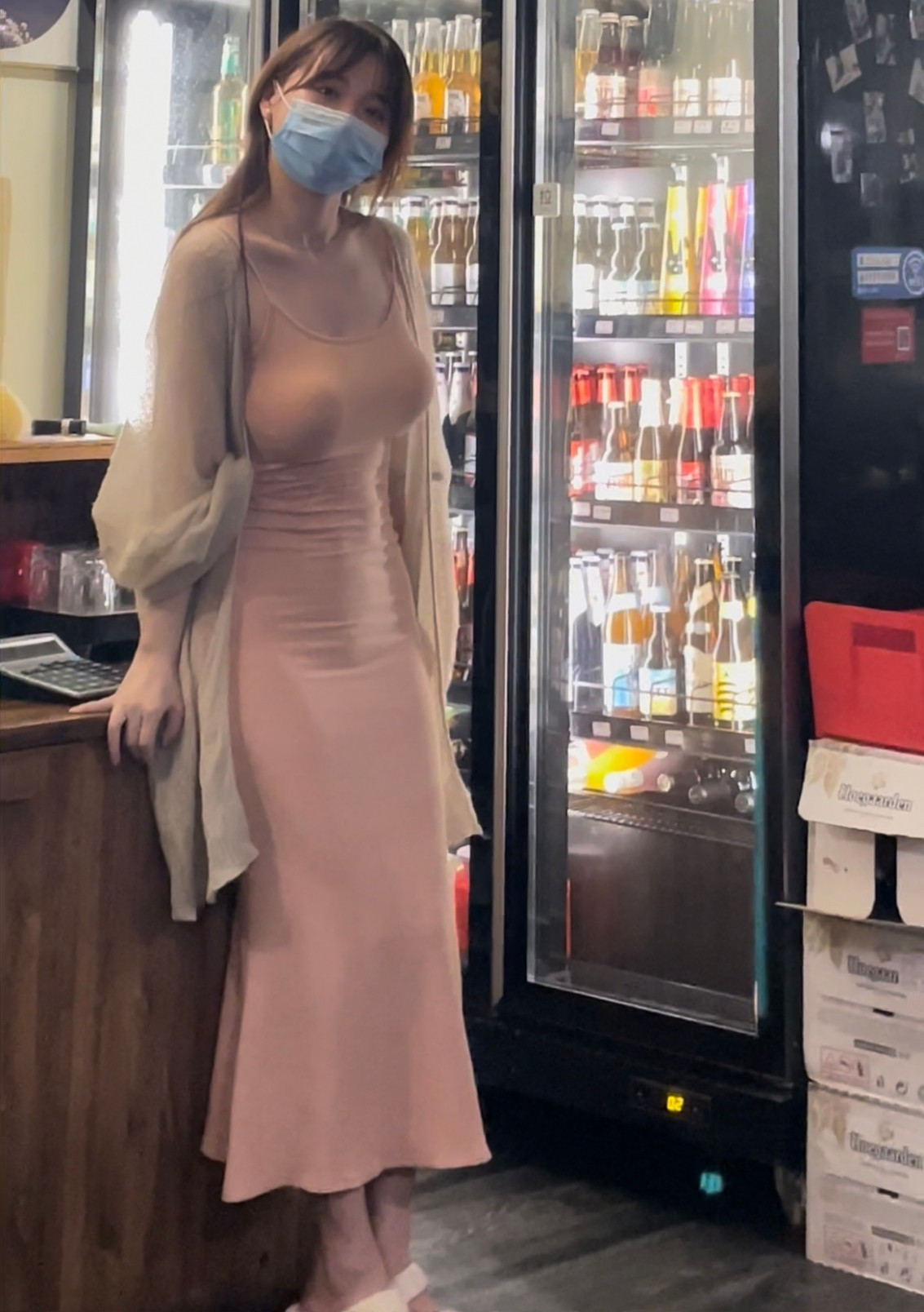 Hiểu rõ lợi thế ngoại hình, hot girl gợi cảm Dật Nhu cũng rất biết cách lựa chọn trang phục, cách phối đồ sao cho trông cao ráo, thu hút nhất có thể.