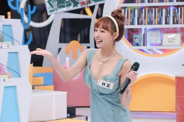 Hầu hết các trang phục của Lâm Tương để chỉ hở hang ở một mức độ nhất định, không hề quá đà.