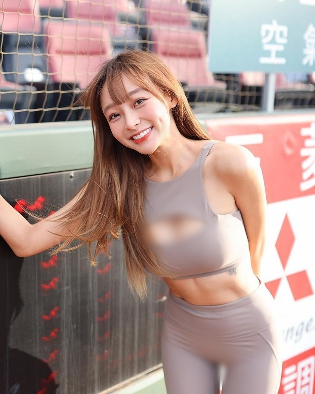 Theo tìm hiểu, Lâm Tương vốn là hot girl gợi cảm nổi tiếng top đầu ở Đài Loan, cô nàng cũng được mệnh danh là một trong những hot girl cổ vũ xinh đẹp nhất.