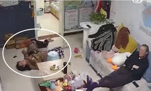 Vo ngat sau tran cai va, chong mau lanh khien long nguoi run so