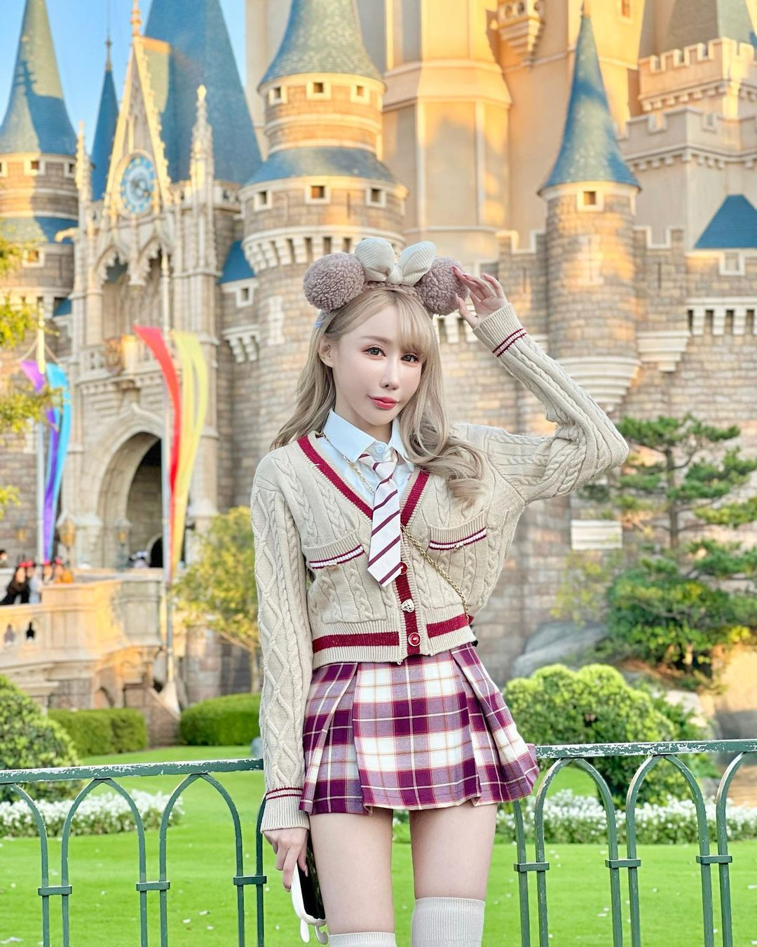 Mặc dù vậy, lời giải thích của Khiết Nhi vẫn không được số đông mọi người chấp nhận.