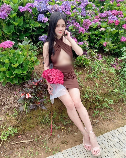 Theo những fan hâm mộ của Vi Vi, cô nàng có tính cách thân thiện, dễ gần, cũng ưa học hỏi, khám phá những điều mới mẻ.