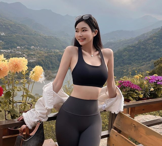 Chỉ tính riêng trên trang cá nhân Facebook và IG cá nhân, Hoàng Thượng Yến đã sở hữu hơn 1 triệu người hâm mộ.