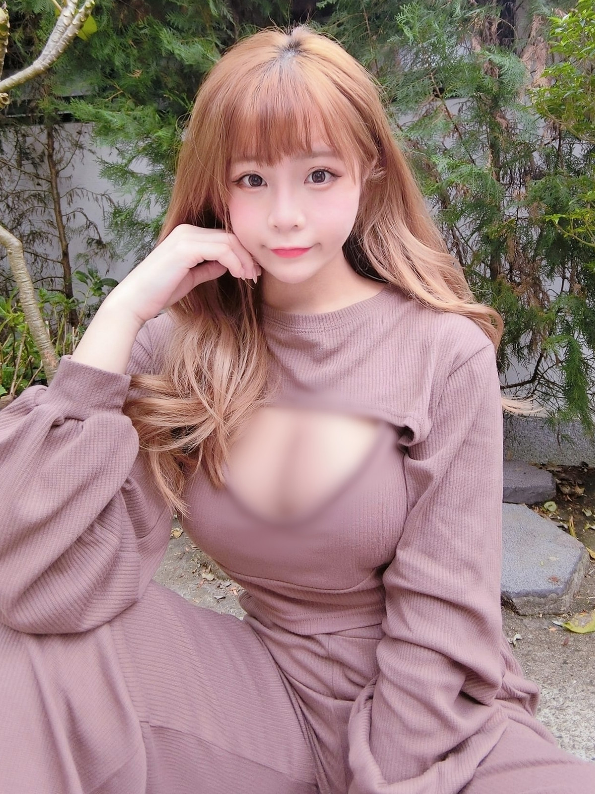 Cũng nhờ vậy, trang Facebook và IG cá nhân của Điền Phi Phi thu hút tới hơn 500.000 người yêu thích, theo dõi.