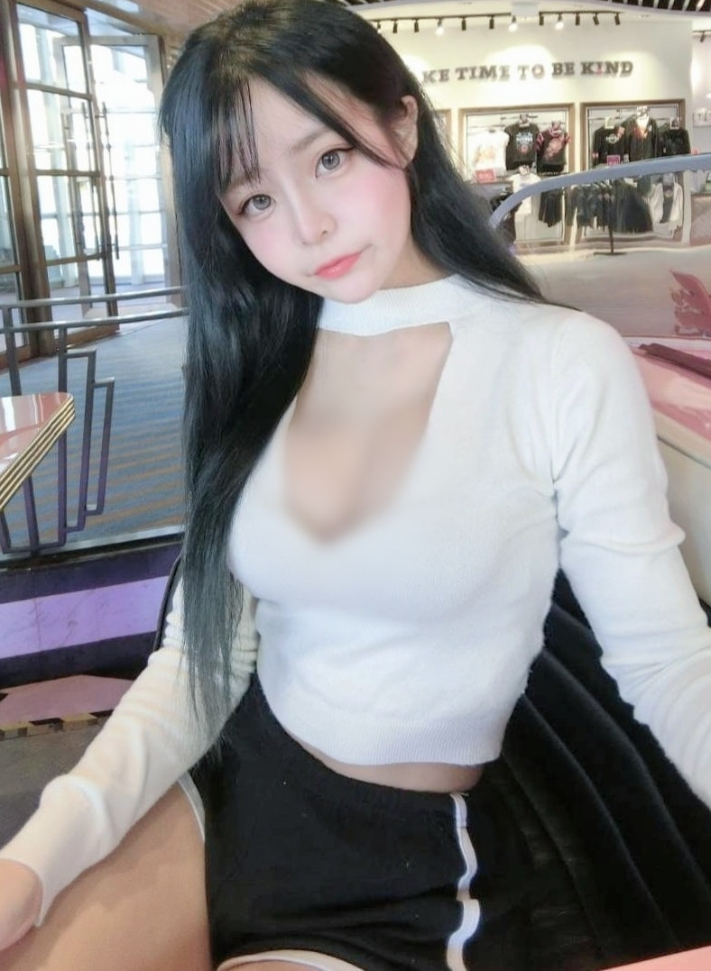 Mỗi bức ảnh của hot girl nấm lùn nhận được hàng chục ngàn đến hàng trăm ngàn lượt yêu thích, chia sẻ và bình luận.