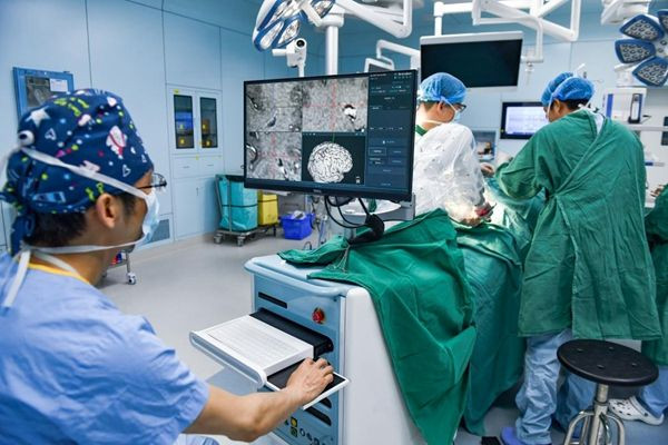 Con gai dot nhien hay cuoi, su that dau long