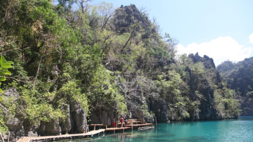 8. Palawan (Philippines): Địa điểm ít người biết tới này ở Philippines còn được mệnh danh là "biên giới cuối cùng" của đất nước. Palawan mang tới du khách những bãi biển tuyệt đẹp và rừng rậm kỳ bí.