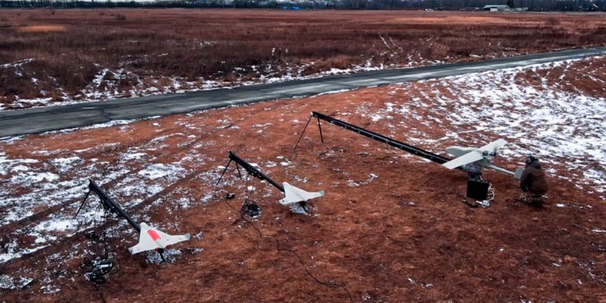 Đồng thời cần nhấn mạnh rằng các máy bay không người lái dòng KUB đã được sử dụng thành công trong khu vực diễn ra chiến dịch quân sự đặc biệt ở Ukraine và nhận được đánh giá tích cực từ các quân nhân thuộc Lực lượng Vũ trang Nga.