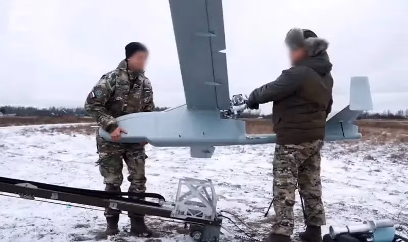 Truyền thông Ukraine cũng đưa tin, Kub-10E đã được triển khai tới Kursk hôm 2/1, chỉ vài ngày sau khi UAV mới này chính thức được nhà sản xuất “trình làng”. EurAsian Times không thể xác minh độc lập các thông tin này, song tạp chí này cho rằng, việc triển khai UAV tiên tiến như Kub-10E có thể sẽ đóng vai trò quan trọng trong nỗ lực phản công của Nga ở Kursk.