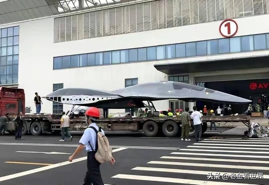 Những đặc tính kỹ chiến thuật khác, bao gồm cả thiết bị điện tử hàng không hiện chưa có thông tin, nhưng rõ ràng đây sẽ là tiêm kích tàng hình tiên tiến, ứng dụng những thành tựu khoa học mới nhất của Trung Quốc.