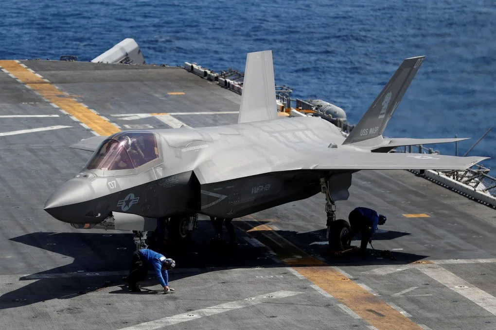 Sự phát triển của những chiếc đồng hồ dựa trên cesium này dựa trên nhiều thập kỷ tiến bộ trong việc đo thời gian nguyên tử. Đồng hồ nguyên tử, được phát triển lần đầu tiên vào giữa thế kỷ 20, đã trở thành công cụ thiết yếu cho nhiều mục đích khoa học và thương mại, từ định vị GPS đến viễn thông.