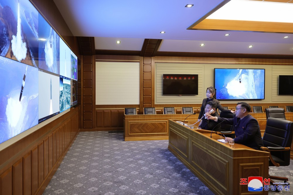 Lãnh đạo Triều Tiên cũng cho biết, với hiệu suất của hệ thống tên lửa và khí tài mới, "thế giới không thể phớt lờ" khả năng chiến đấu của Triều Tiên. "Hệ thống tên lửa này có thể giáng đòn nặng nề vào đối thủ, xuyên thủng hiệu quả mọi hàng rào phòng thủ dày đặc," ông Kim Jong-un tuyên bố.