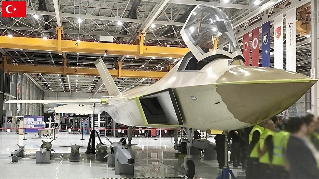 Giới truyền thông mới đây đã xôn xao trước tin tức vương quốc Trung Đông giàu có Saudi Arabia - một đồng minh quan trọng của Mỹ đang thể hiện sự quan tâm lớn đến khả năng mua 100 tiêm kích tàng hình thế hệ thứ năm KAAN do Thổ Nhĩ Kỳ phát triển.